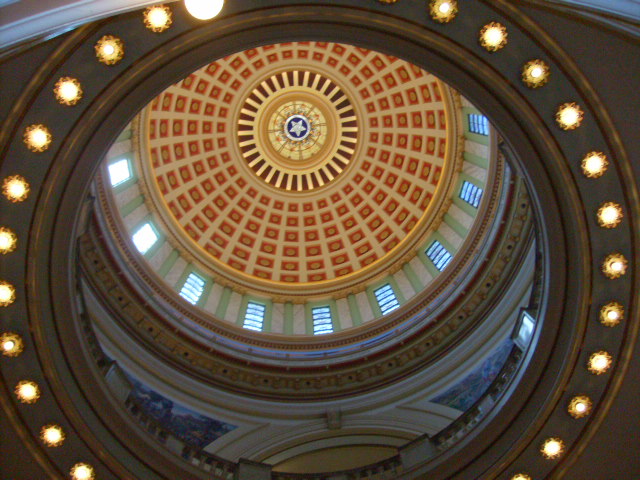 Oklahoma%20capitol%20dome.JPG